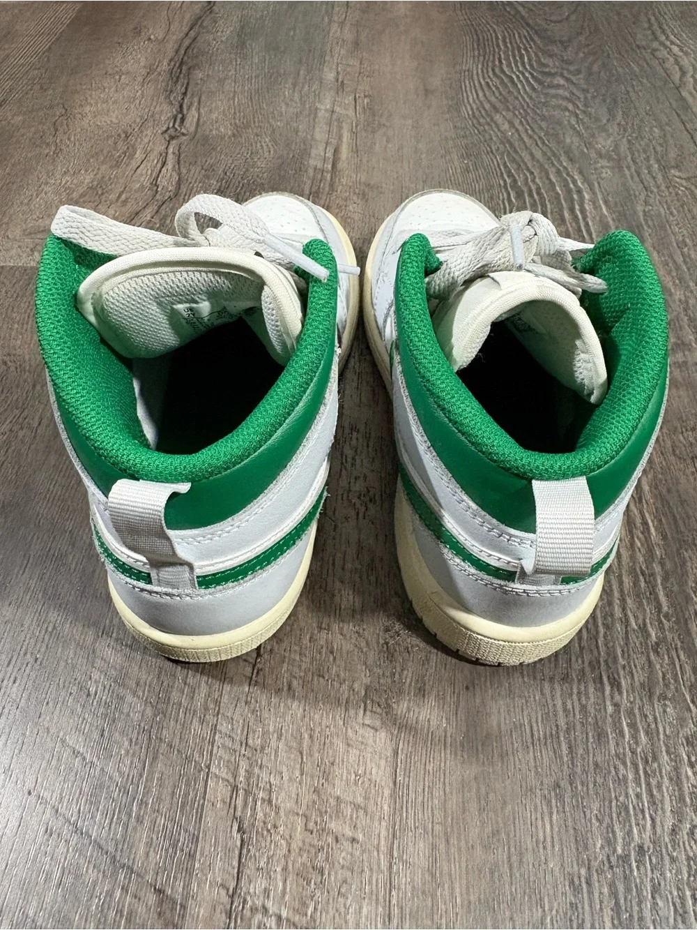 NIKE Air Jordan 1 Mid Boys Sneakers